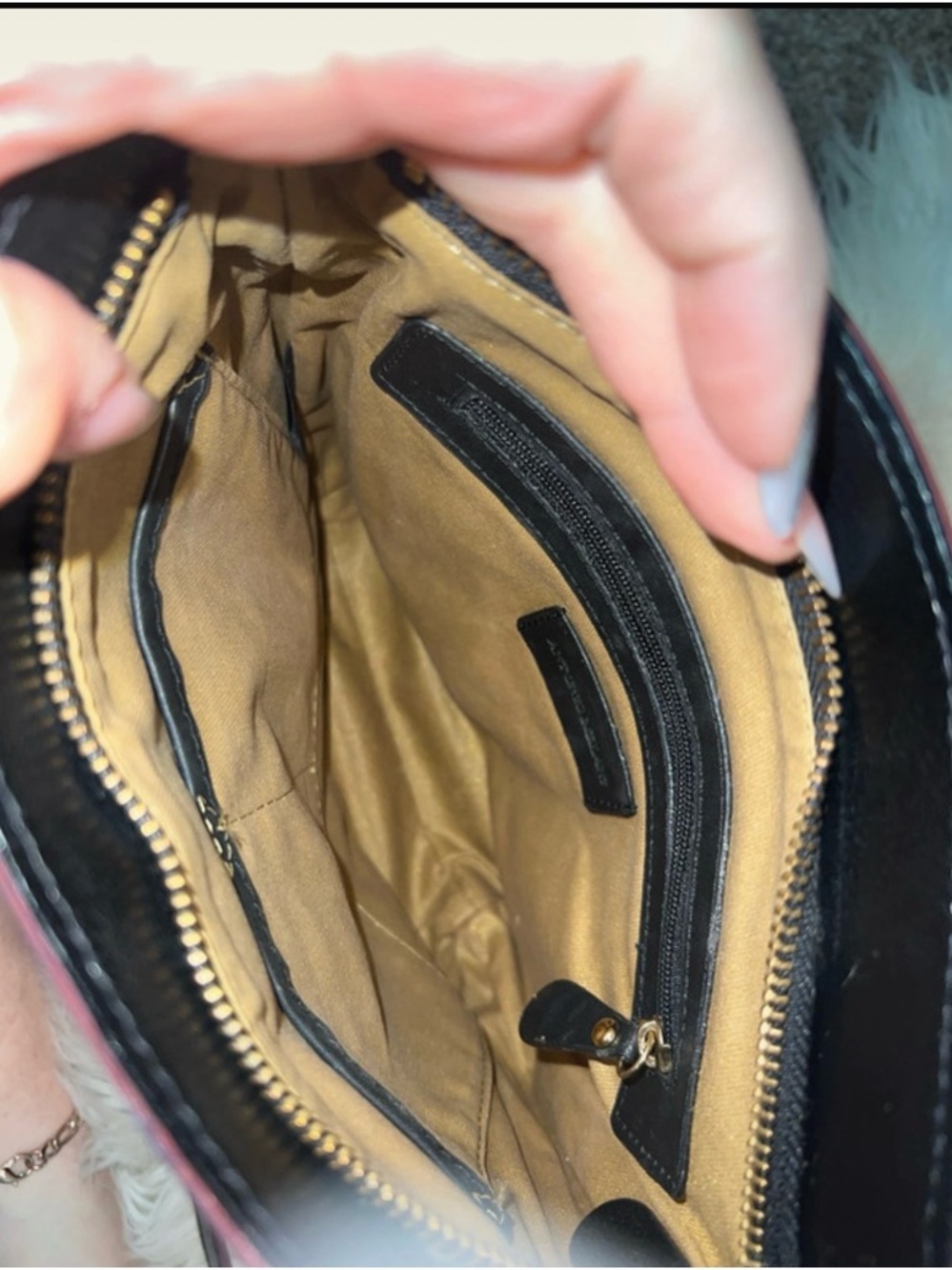 ANTONIO MELANI Black Leather Crossbody with Gold Hardware - Picture 6 of 6